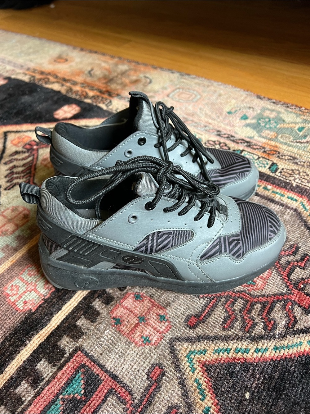 Kids Heelys size 4